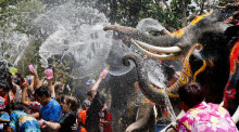 Songkran-Feierlichkeiten und thail. Neujahr