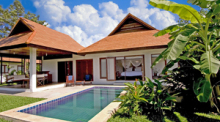 Plantschen und die Seele baumeln lassen: Eine luxuriöse Pool-Villa zählt zu den unvergesslichen Erlebnissen eines jeden Thailand-Urlaubs.