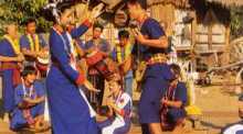 Isaan ist die Region zwischen Laos und Kambodscha. Die Nähe zu beiden Ländern hat die Kultur der nordöstlichen Provinzen geprägt. Die Bevölkerung ist ihrer traditionellen Musik und den überlieferten Tänzen verbunden.