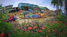 Farbenprächtige Bootsprozession in Ayutthaya