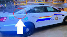 Auf dem Foto sieht man ein nachgebautes Fahrzeug der Royal Canadian Mounted Police, das angeblich von dem Bewaffneten Gabriel Wortman in Portapique, Neuschottland benutzt wurde. Foto: epa/Rcmp Halifax
