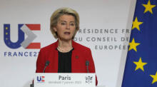 Die Präsidentin der Europäischen Kommission Ursula von der Leyen spricht während einer gemeinsamen Pressekonferenz mit dem französischen Präsidenten Macron nach einem Treffen im Elysee-Palast in Paris. Foto: epa/Michel Euler