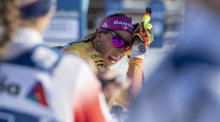 Sofie Krehl aus Deutschland reagiert im Zielraum nach dem Sprint Free Langlaufrennen der Damen bei der FIS Tour de Ski in Lenzerheide. Foto: epa/Urs Flueeler