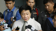 Pornchai Sutheerakhun, Leiter des Instituts für forensische Medizin in Bangkok, informiert die Medien über die neuesten Erkenntnisse im Doppelmordfall.
