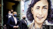 König Willem-Alexander der Niederlande (L) und Bundespräsident Frank-Walter Steinmeier (R) besuchen das Anne Frank Zentrum in Berlin. Foto: epa/Sem Van Der Wal / Pool