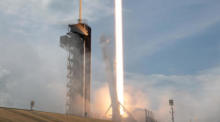 Eine SpaceX Falcon 9-Rakete mit dem Raumschiff Crew Dragon auf der SpaceX Demo-2-Mission der NASA ist zur Internationalen Raumstation mit NASA-Astronauten gestartet. Foto: epa/Bill Ingalls