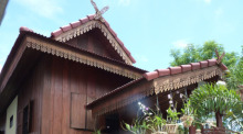 Die Thapae Gate Lodge präsentiert sich im traditionellen Thai-Stil.