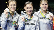  Han Ying, Xiaona Shan und Petrissa Solja holten Silber für Deutschland. Foto: epa/Jeon Heon-kyun