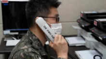 Südkoreas Verteidigungsministerium zeigt einen südkoreanischen Offizier bei einem Testgespräch mit Nordkorea Foto: epa/Verteidigungsministerium