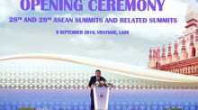  Laos Präsident Boungnang Vorachith hält eine Rede während der Eröffnungszeremonie des 28. und 29. ASEAN-Gipfel im  National Convention Center (NCC) in Vientiane (Laos). Foto: epa/Nyein Chan Naing