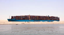 Das chinesische Containerschiff Munkebo Maersk fährt durch den Suezkanal. Foto: epa/Khaled Elfiqi