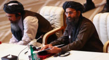 Taliban-Mitbegründer Mullah Abdul Ghani Baradar (R). Foto: epa/Stringer