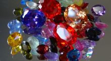 Kommen Sie vorbei! CTA Gems bietet ein umfangreiches Sortiment an funkelnden Edel-, Halbedelsteinen und Mineralien an. 
