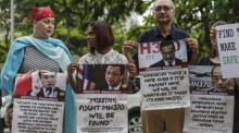 Angehörige der Passagiere des verschwundenen Fluges MH-370 haben empört auf die Entscheidung reagiert, dass die Suche «unterbrochen» werden soll. Foto: epa/Fazry Ismail
