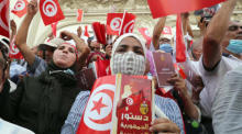 Gegner des tunesischen Präsidenten Kais Saied nehmen an einer Demonstration teil. Foto: epa/Mohamed Messara