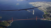 Der Schweizer Sonnenflieger «Solar Impulse 2» hat den Pazifik überquert und wird in Silicon Valley gefeiert. Foto: epa/Jean Revillard