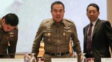Chef der Königlich Thailändischen Polizei Somyot Poompanmoung (M.) bei einer Pressekonferenz am Dienstag.
