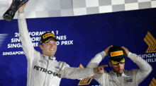  Nico Rosberg (l.) und Lewis Hamilton (r.). --------. Foto: epa/Lynn Bo Bo