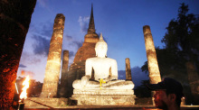 Im ‚Geschichtspark‘ von Sukhothai befindet sich neben den Überresten des königlichen Palastes auch der Wat Sa Si, einer von drei zeitgleich gebauten Tempeln.