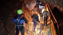Rettungskräfte in der Höhle. Foto: epa/Royal Thai Navy