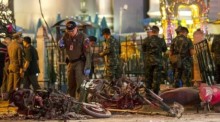 Autobombe in Koh Samuis CentralFestival Center: Nach viereinhalb Monaten nur mutmaßliche kleine Mithelfer verhaftet – der große Auftraggeber wurde trotz Ankündigung nie überführt.