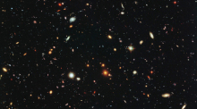 Tausende von Galaxien leuchten in der tiefschwarzen Weite des Weltraums in einer Aufnahme, die Mithilfe des Hubble-Weltraumteleskops gemacht wurde. Star-Astronomen aus aller Welt haben am Sonntag darüber diskutiert, wo au... Foto: Nasa/Esa/hubble