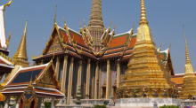 Der Wat Phra Kaeo im alten Königspalast in Bangkok ist der  einzige ‚Königliche Tempel der Sonderklasse‘ und beherbergt das thailändische Nationalheiligtum, den ‚Smaragd-Buddha‘.