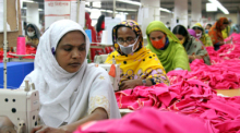 Näherinnen arbeiten in der Textilfabrik "One Composite Mills" in Gazipur, einem Vorort der Hauptstadt. Foto: picture alliance/dpa