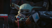 Die Figur "Das Kind" (Baby Yoda) in einer Szene aus «The Mandalorian». Foto: -/Lucasfilm/Disney+/dpa