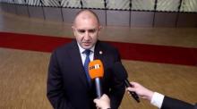 Bulgariens Präsident Rumen Radev spricht zur Presse. Foto: epa/Kenzo Tribouillard