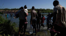 Mehrere Tausend Migranten lagern in Del Rio, Texas, USA. Foto: epa/Allison Dinner