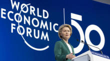 Die Präsidentin der Europäischen Kommission Ursula von der Leyen spricht während einer Plenarsitzung des 50. Jahrestreffens des Weltwirtschaftsforums (WEF) in Davos. Foto: epa/Gian Ehrenzeller