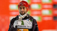 Markus Eisenbichler aus Deutschland bei der Siegerehrung des HS240-Teamwettbewerbs der Herren bei den Skiflug-Weltmeisterschaften in Planica. Foto: epa/Vid Ponikvar