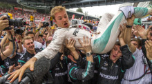  Nico Rosberg will in Singapur endlich wieder auf's Podium. Foto: epa/Srdjan Suki