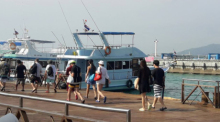 Touristen müssen in den Häfen der Insel fortan mit strengeren Sicherheitsvorkehrungen rechnen und mehr Zeit mitbringen. Foto: The Thaiger