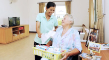 In Lanee‘s Residenz in Buriram werden Alzheimer-Patienten rund um die Uhr von drei Pflegekräften betreut. Foto: Lanee's Residenz