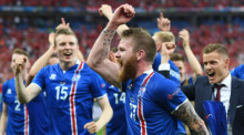 Island jubelt, Österreich trauert: Nach dem 2:1-Sieg des Außenseiters ist eine große Überraschung bei dieser EM perfekt. Die Isländer dürfen im Achtelfinale gegen ihren großen Wunschgegner England spielen. Foto: epa/Georgi Licovski
