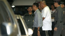 Entwürdigende Vorführung des ehemaligen CIB-Polizeichefs Pongpat zum Verhör Anfang dieser Woche.