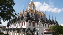 In Bangkok gibt es mehr als 400 Tempelanlagen und Klöster. Der Loha Prasat weicht von der gewöhnlichen Tempelarchitektur ab. Fotos: lwb