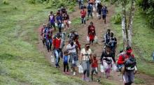 Griechische Migranten gehen auf ihrem Weg nach Panama durch das Darien Gap in Acandi. Foto: epa/Mauricio Duenas Castaneda