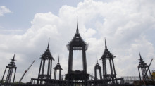 Ein Blick auf die Baustelle des Königlichen Krematoriums am Sanam-Luang-Platz in Bangkok. Foto: epa/Rungroj Yongrit