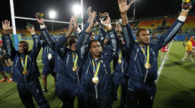  Die Nationalmannschaft der Fidschi-Inseln gewann die erste olympische Gold-Medaille im Rugby seit 1924. Foto: epa/Yoan Valat