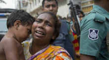 Eine Frau trauert um ihren Ehemann, der während einer Drogenbekämpfungsaktion in Dhaka von Polizeikräften festgenommen wurde. Foto: epa/Monirul Alam