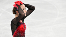 Teamwettbewerb im Hauptstadt-Hallenstadion. Kamila Wasiljewa vom Russischen Olympischen Komitee reagiert. Foto: Peter Kneffel/dpa