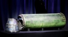 Eine beschädigte Buk-Rakete, die Berichten zufolge auf die MH17 abgefeuert wurde. Foto: epa/Robin Van Lonkhuijsen