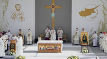 Papst Franziskus leitet eine Heilige Messe im GSP-Stadion in Nikosia. Foto: epa/Katia Christodoulou