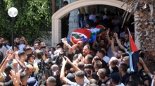 Beisetzung eines von israelischen Streitkräften getöteten Palästinensers in der Nähe von Tulkarem. Foto: epa/Alaa Badarneh