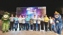Vertreter aus Politik und Verwaltung eröffnen die Veranstaltung „Colors of EEC“ am Pattaya Central Beach. Bild: PR Pattaya