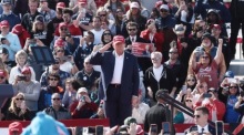 Ex-US-Präsident Donald Trump macht Wahlkampf in Ohio. Foto: epa/Mark Lyons