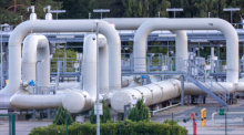Rohrsysteme und Absperrvorrichtungen in der Gasempfangsstation der Ostseepipeline Nord Stream 1 und der Übernahmestation der Ferngasleitung OPAL. Foto: Jens Büttner/dpa